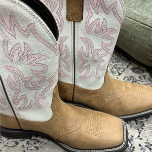 Ariat Women's Tan and Cream Embroidered Western Boots